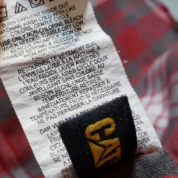 CAT Caterpillar Plaid Button Up Short Sleeve Shirt Red Size Men's Medium Casual - Picture 10 of 10